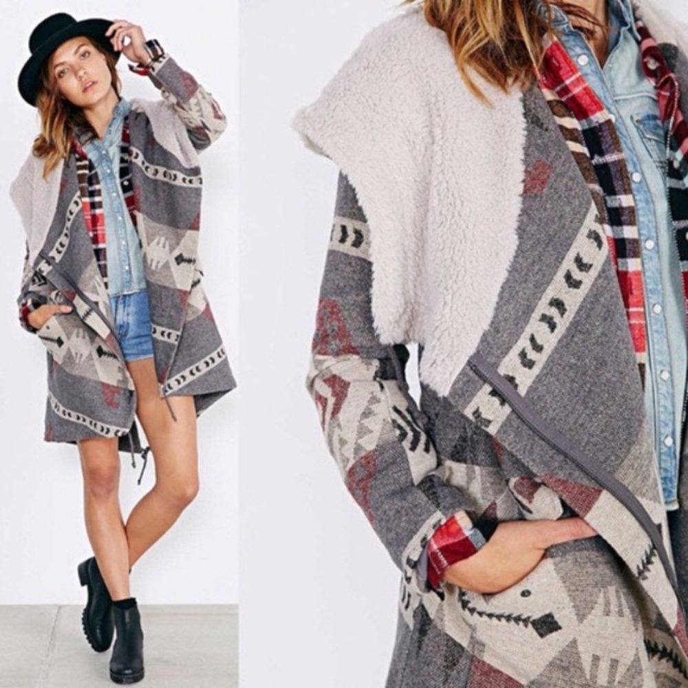 URBAN OUTFITTERS Ecote Asymmetrical Blanket Coat XS